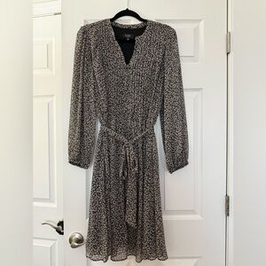 MSK BLACK AND WHITE FLORAL LONG SLEEVE DRESS